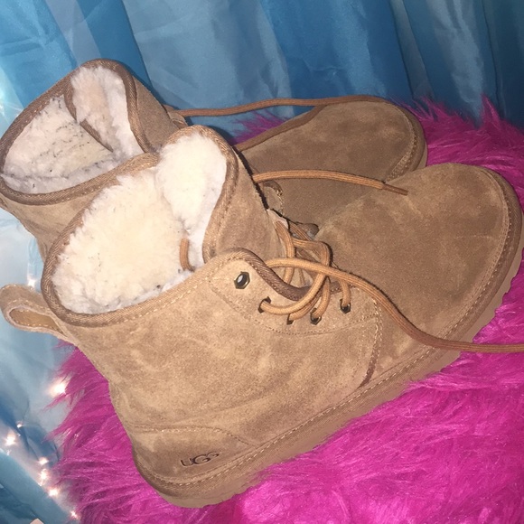 UGGS - Picture 2 of 3